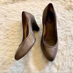 Frye Regina Gray Leather Pumps